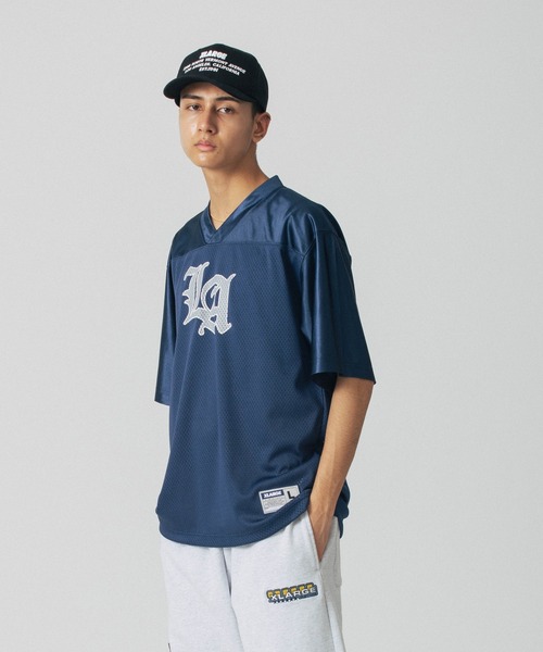 【セール】OLD ENGLISH LOGO V NECK S/S TEE（Tシャツ/カットソー）｜XLARGE（エクストララージ）