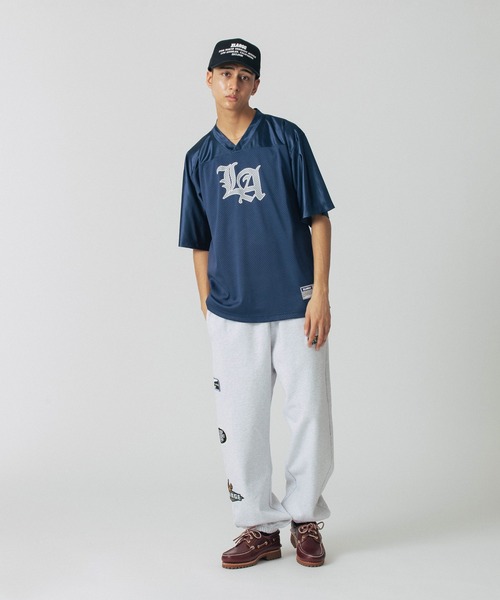 XLARGE（エクストララージ）の「OLD ENGLISH LOGO V NECK S/S