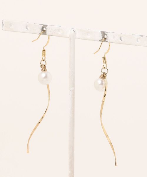 tone（トーン）の「【pino】パールピアス①(MA)（ピアス（両耳用）・レディース・ゴールド系・FREE）」の2枚目の写真