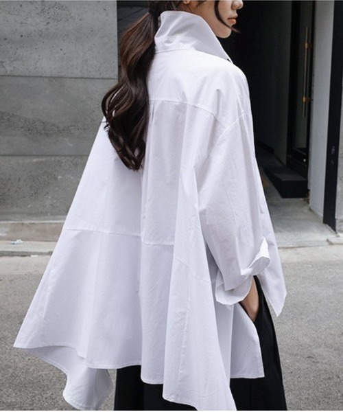 B'day（ビーデイ）の「【 B'day / ビーデー 】アシンメトリー イレギュラーシャツ（シャツ/ブラウス・レディース・ホワイト・X-LARGE/LARGE/MEDIUM/SMALL）」の2枚目の写真