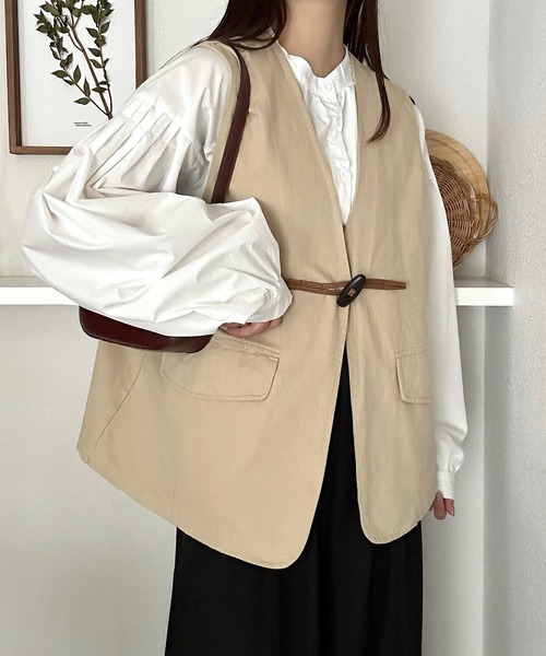 Cham.（チャム）の「ノーカラーデザインベスト（ベスト・レディース・ブラウン/ベージュ・F）」の4枚目の写真