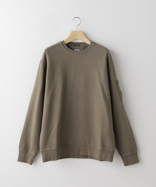 BAYCREW'S DEPO(ベイクルーズデポ)の「【C.P. Company / シーピーカンパニー】CREW NECK BRSD EMRZD DGNL FLEECE(スウェット・メンズ・ボルドー・LARGE)」の1枚目の写真