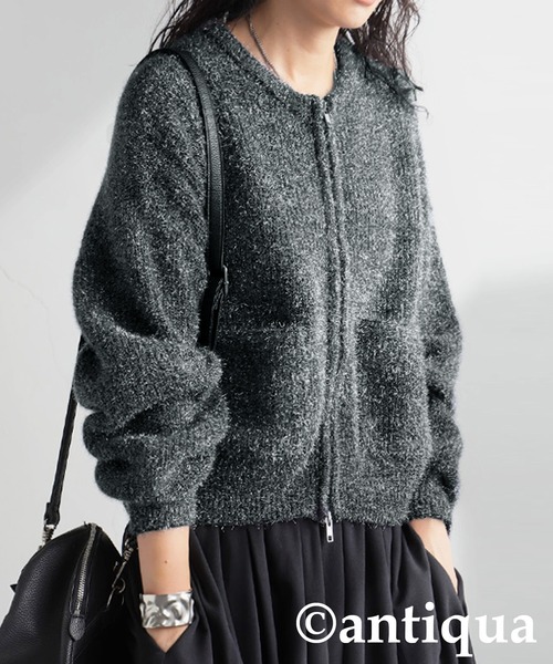 antiqua(アンティカ)の「ガラスヤーンニットカーディガン(ニット/セーター・レディース・ブラック/ダークグレー・ONESIZE)」の2枚目の写真