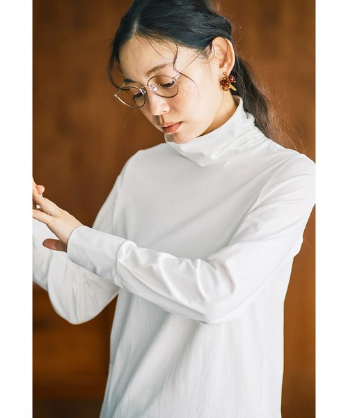 and myera（アンド マイラ）の「ａｎｄ　ｍｙｅｒａ　肌ざわりのいいタートル（Tシャツ/カットソー・レディース・ブラウン/ブラック/ホワイト・L/M/LL/S）」の6枚目の写真