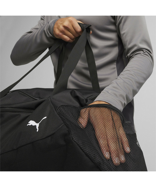 PUMA(プーマ)の「PUMA プーマ ユニセックス サッカー チームゴール チームバッグ M 55L(ボストンバッグ・メンズ・ブラック・フリー)」の4枚目の写真