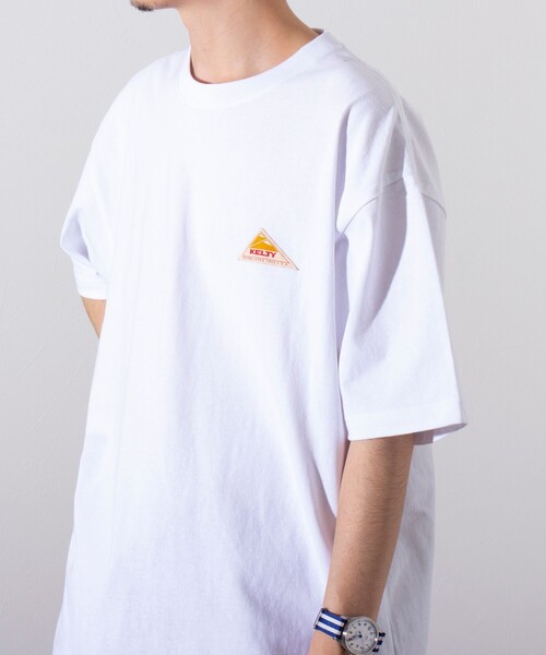 KELTY(ケルティ)の「【KELTY×GLOSTER】別注 ケルティワンポイントワッペン バックプリントTシャツ(Tシャツ/カットソー・メンズ・ホワイト/チャコールグレー/アッシュグレー/ブラック/ブルー・S/M/L)」の11枚目の写真