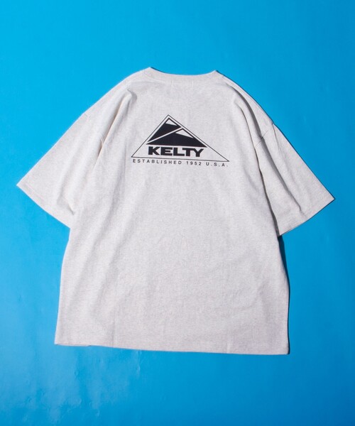 KELTY(ケルティ)の「【KELTY×GLOSTER】別注 ケルティワンポイントワッペン バックプリントTシャツ(Tシャツ/カットソー・メンズ・ホワイト/チャコールグレー/アッシュグレー/ブラック/ブルー・S/M/L)」の16枚目の写真