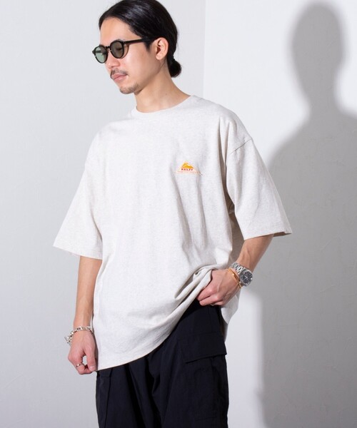 KELTY(ケルティ)の「【KELTY×GLOSTER】別注 ケルティワンポイントワッペン バックプリントTシャツ(Tシャツ/カットソー・メンズ・ホワイト/チャコールグレー/アッシュグレー/ブラック/ブルー・S/M/L)」の22枚目の写真