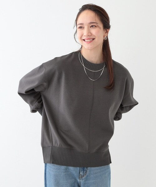 SHOO・LA・RUE(シューラルー)の「【洗える/S-LL】長めのリブでお袖すっきり 異素材トップス(Tシャツ/カットソー・レディース・グリーン系/チャコールグレー/ナチュラル・01/02/03/04)」の4枚目の写真