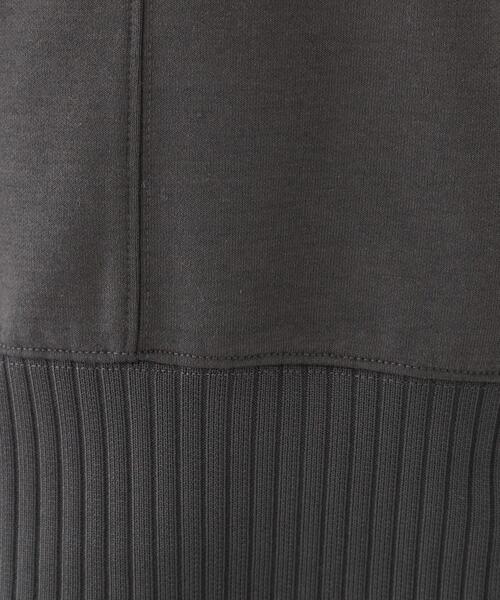 SHOO・LA・RUE(シューラルー)の「【洗える/S-LL】長めのリブでお袖すっきり 異素材トップス(Tシャツ/カットソー・レディース・グリーン系/チャコールグレー/ナチュラル・01/02/03/04)」の7枚目の写真