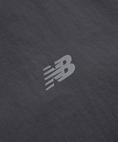 NEW BALANCE(ニューバランス)の「ウーブンロングフーデッドジャケット(マウンテンパーカー・レディース・ブラック/グレイッシュベージュ・SMALL/X-LARGE/LARGE/MEDIUM)」の6枚目の写真