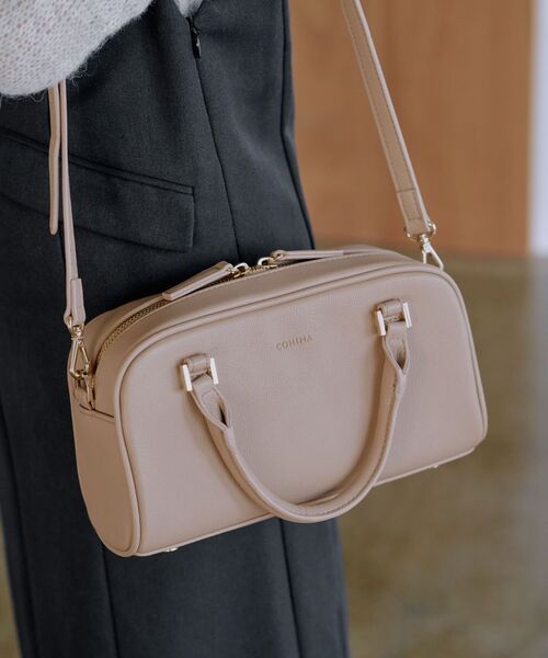 COHINA(コヒナ)の「COHINAレクタングルBAG 【低身長・小柄女性】(ショルダーバッグ・レディース・ブラック/グリーン/ベージュ・F)」の1枚目の写真