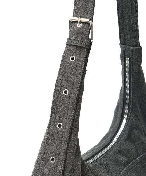 X-girl（エックスガール）の「STUDDED DENIM SHOULDER BAG（ショルダーバッグ・レディース・ブラック/ライトインディゴブルー・ONE SIZE）」の9枚目の写真