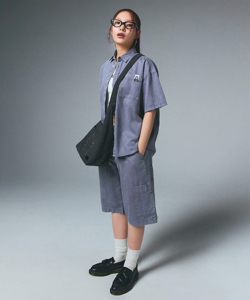 X-girl（エックスガール）の「STUDDED DENIM SHOULDER BAG（ショルダーバッグ・レディース・ブラック/ライトインディゴブルー・ONE SIZE）」の3枚目の写真