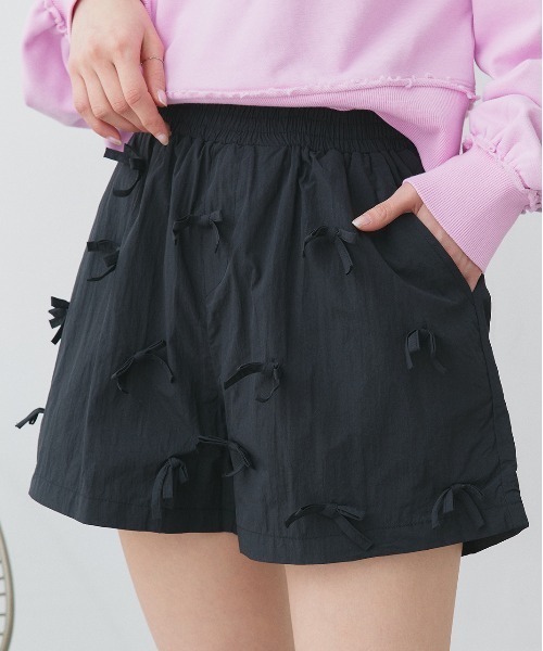 ad thie（アドティエ）の「リボン ナイロン ショートパンツ（その他パンツ・レディース・ブラウン/オフホワイト/ブラック・FREE）」の3枚目の写真