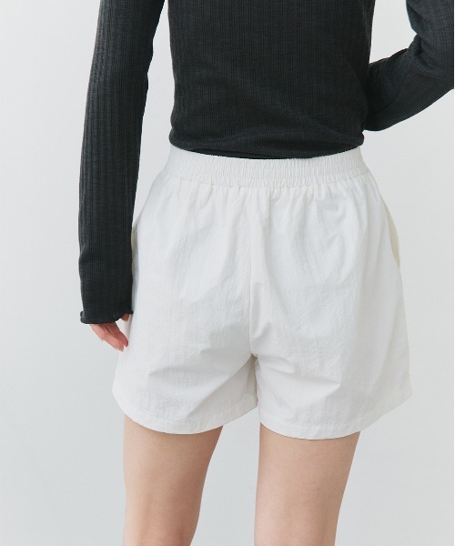 ad thie（アドティエ）の「リボン ナイロン ショートパンツ（その他パンツ・レディース・ブラウン/オフホワイト/ブラック・FREE）」の8枚目の写真