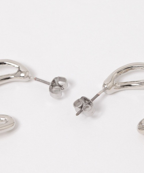 FOREVER 21（フォーエバー トゥエンティーワン）の「デザインピアス２（ピアス（両耳用）・レディース・シルバー・FREE）」の3枚目の写真