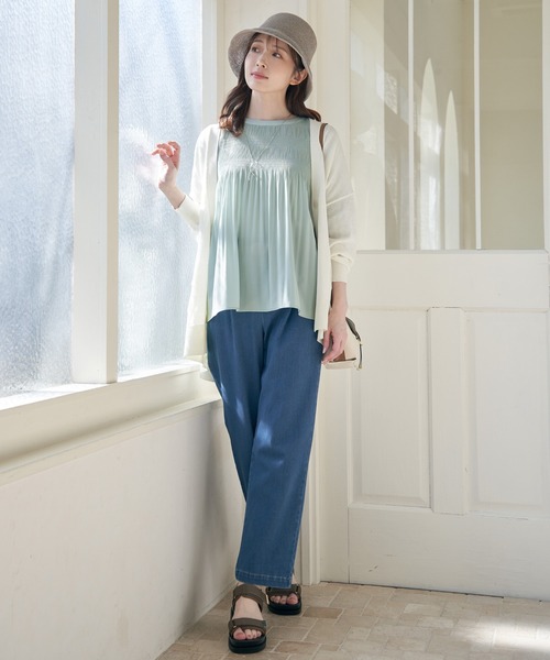 ikka（イッカ）の「【洗える】さらっとVネックカーディガン（カーディガン/ボレロ・レディース・クリアイエロー/チャコールグレー/オフホワイト/ライトグレー/ネイビー・M/L/S）」の7枚目の写真