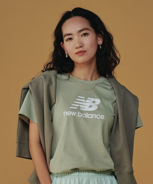 NEW BALANCE スホツエッセンシャルスロコフリントTシャツ New Balance｜Sport Essentials Stacked Logo ショートスリーブT