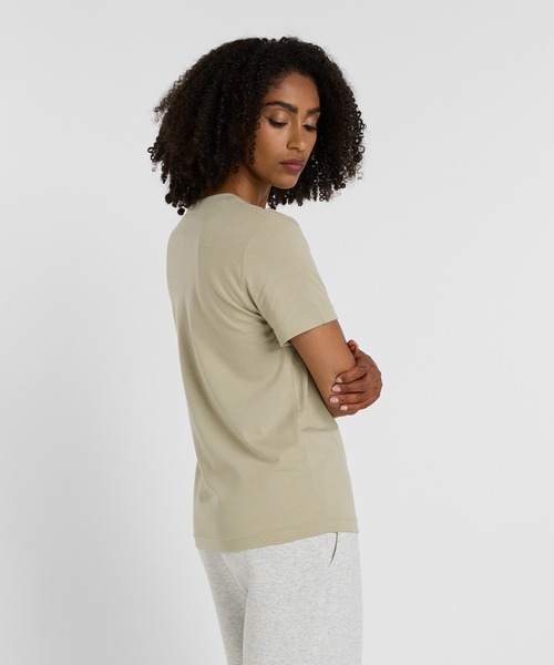 NEW BALANCE(ニューバランス)の「Sport Essentials Stacked Logo ショートスリーブTシャツ(Tシャツ/カットソー・レディース・スモークピンク/ライトブルー/ライトカーキ・LARGE/MEDIUM/SMALL)」の4枚目の写真