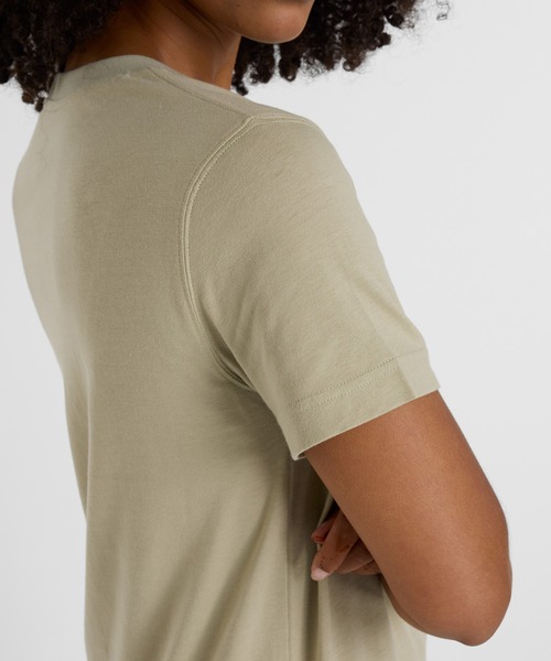 NEW BALANCE(ニューバランス)の「Sport Essentials Stacked Logo ショートスリーブTシャツ(Tシャツ/カットソー・レディース・スモークピンク/ライトブルー/ライトカーキ・LARGE/MEDIUM/SMALL)」の7枚目の写真