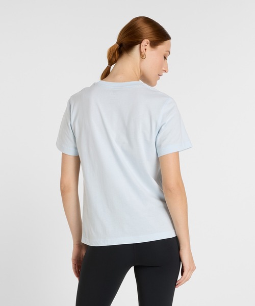 NEW BALANCE(ニューバランス)の「Sport Essentials Stacked Logo ショートスリーブTシャツ(Tシャツ/カットソー・レディース・スモークピンク/ライトブルー/ライトカーキ・LARGE/MEDIUM/SMALL)」の10枚目の写真