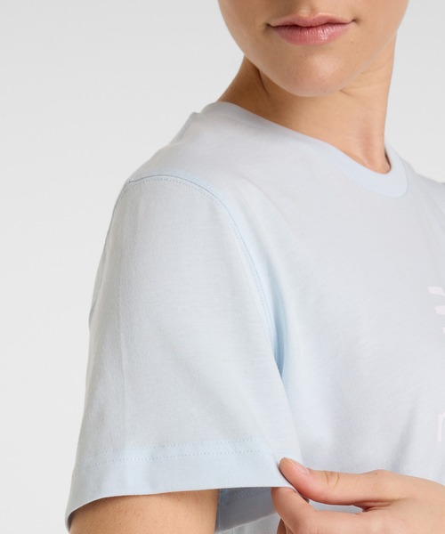 NEW BALANCE(ニューバランス)の「Sport Essentials Stacked Logo ショートスリーブTシャツ(Tシャツ/カットソー・レディース・スモークピンク/ライトブルー/ライトカーキ・LARGE/MEDIUM/SMALL)」の12枚目の写真
