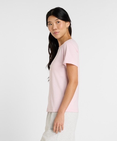 NEW BALANCE(ニューバランス)の「Sport Essentials Stacked Logo ショートスリーブTシャツ(Tシャツ/カットソー・レディース・スモークピンク/ライトブルー/ライトカーキ・LARGE/MEDIUM/SMALL)」の14枚目の写真