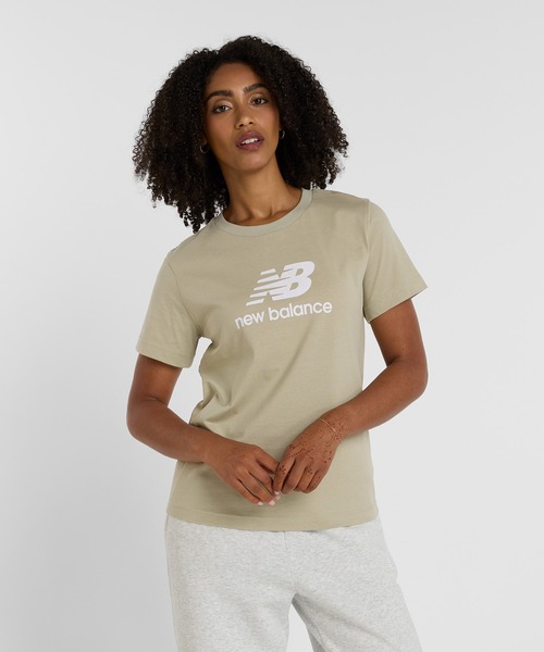 セール】Sport Essentials Stacked Logo ショートスリーブT