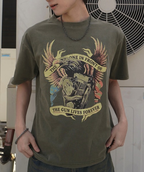 SPINNS(スピンズ)の「ピグメント加工プリントTシャツ/レトロモーター/短丈/古着風(Tシャツ/カットソー・メンズ・ブラック/カーキ・ONESIZE)」の2枚目の写真