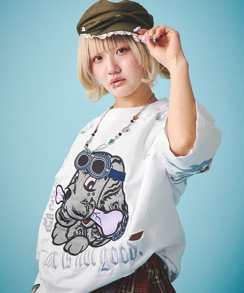 GALFY(ガルフィー)の「『GALFY/ガルフィー』病みに染まりし反戦Tシャツ(Tシャツ/カットソー・レディース・ブラック/ホワイト/ブラック系1・XL/L)」の2枚目の写真