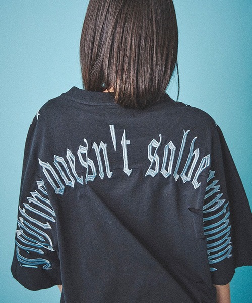 GALFY(ガルフィー)の「『GALFY/ガルフィー』病みに染まりし反戦Tシャツ(Tシャツ/カットソー・レディース・ブラック/ホワイト/ブラック系1・XL/L)」の11枚目の写真