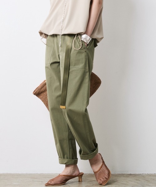 CHIC STYLE(シックスタイル)の「綿100%ベイカーパンツ<大きいサイズ有>シックスタイル(その他パンツ・レディース・カーキ/ブラック・L/M/5L/4L/3L/LL)」の4枚目の写真