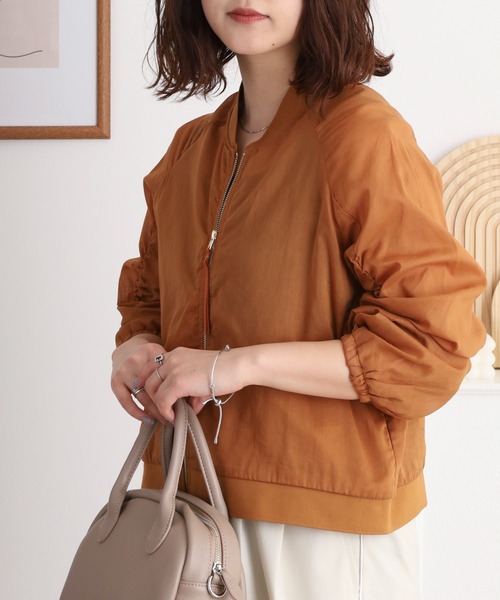 Anna Nicola(アンナニコラ)の「Anna Nicola コットンシアー 袖シャーリングブルゾン 長袖(ブルゾン・レディース・キャメル/ブラック/ベージュ・38)」の14枚目の写真