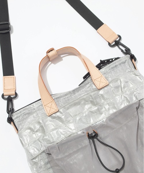 go slow caravan(ゴースローキャラバン)の「F/CE./エフシーイー S-HELMET with Dyneema 6L(ショルダーバッグ・メンズ・ホワイト・FREE)」の4枚目の写真