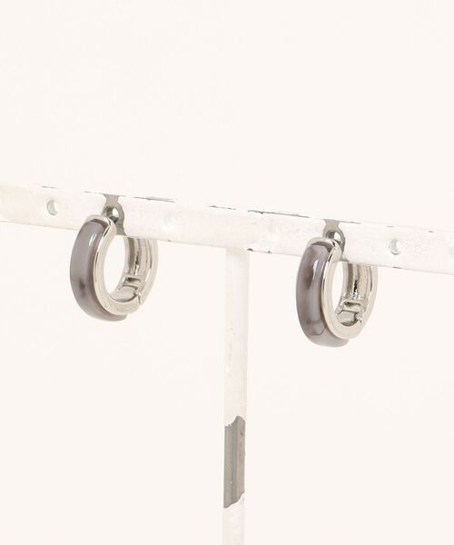 GOLDY(ゴールディ)の「【GOLDY】ピアス 1250307※(ピアス(両耳用)・レディース・アイボリー/グレー/シルバー/グリーン・FREE)」の4枚目の写真