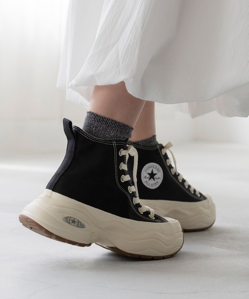 CONVERSE(コンバース)の「CONVERSE / コンバース SURGETRAINER HI 厚底 ハイカットスニーカー オールスター サージトレーナー(スニーカー・レディース・ブルー系/ブラック・23.5cm/22.5cm/24.0cm/23.0cm/26.5cm/25.5cm/24.5cm/22.0cm/26.0cm/25.0cm)」の19枚目の写真