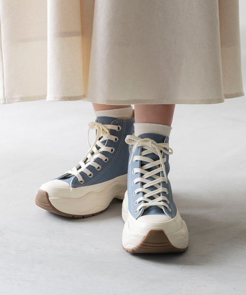 CONVERSE(コンバース)の「CONVERSE / コンバース SURGETRAINER HI 厚底 ハイカットスニーカー オールスター サージトレーナー(スニーカー・レディース・ブルー系/ブラック・23.5cm/22.5cm/24.0cm/23.0cm/26.5cm/25.5cm/24.5cm/22.0cm/26.0cm/25.0cm)」の12枚目の写真