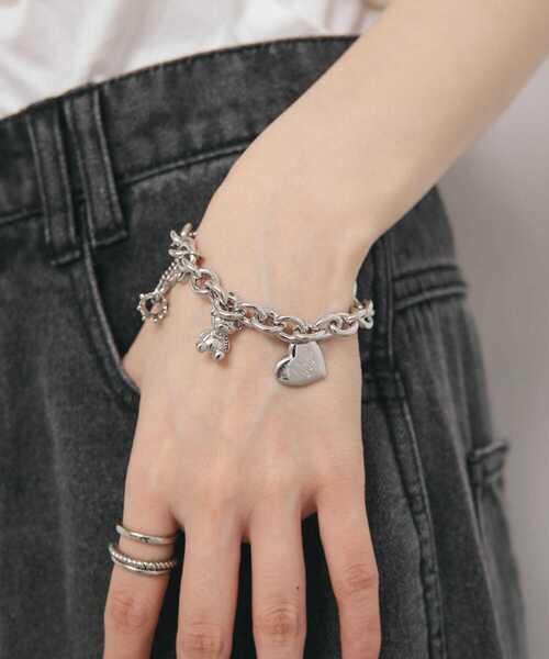 KBF（ケイビーエフ）の「チャームブレスレット（ブレスレット・レディース・シルバー・ONE）」の2枚目の写真