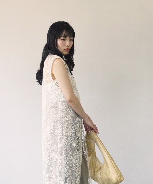 O'fmus(オフムス)の「【O'fmus】エンブロイダリーロングベスト ofmw25s058(ワンピース・レディース・アイボリー・FREE)」の3枚目の写真