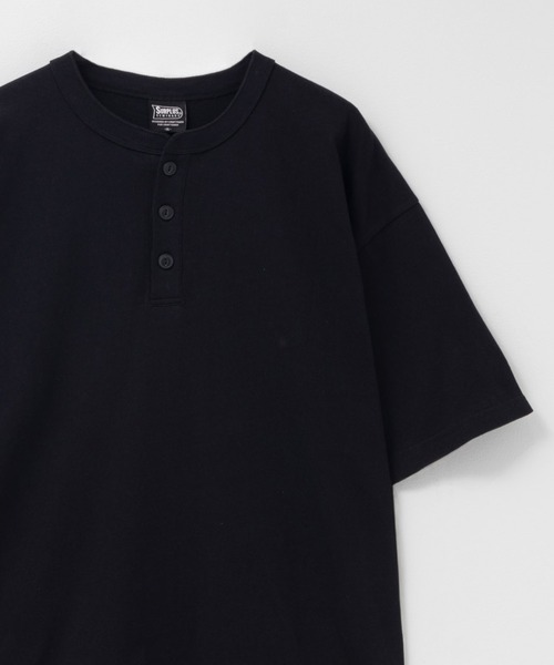 SURPLUS（サープラス）の「SURPLUS ヘンリーネックTシャツ（Tシャツ/カットソー・メンズ・ホワイト/ブラック・M/L/XL）」の2枚目の写真