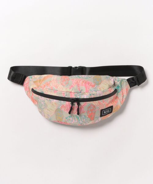 KiU（キウ）の「KiU/キウ　WATERPROOF BODY BAG（ボディバッグ/ウエストポーチ・レディース・ダークグリーン/ブラック/ブルー系その他/その他2/その他5/レオパード・FREE）」の2枚目の写真