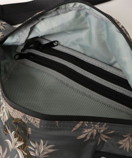 KiU（キウ）の「KiU/キウ　WATERPROOF BODY BAG（ボディバッグ/ウエストポーチ・レディース・ダークグリーン/ブラック/ブルー系その他/その他2/その他5/レオパード・FREE）」の9枚目の写真
