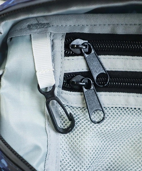 KiU(キウ)の「KiU/キウ WATERPROOF BODY BAG(ボディバッグ/ウエストポーチ・レディース・ダークグリーン/ブラック/ブルー系その他/その他2/その他5/レオパード/ブラック系その他2/オリーブ/その他8/ライトブラウン・FREE)」の19枚目の写真