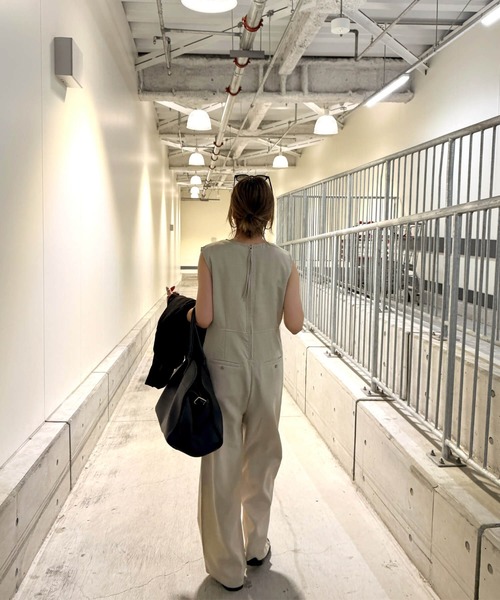 ISOOK(アイスー)の「リネンライクコンビネゾン (chiica original) / オールインワン ジャンプスーツ パンツ きれいめ カジュアル 夏(つなぎ/オールインワン・レディース・ベージュ/ブラック・FREE)」の6枚目の写真