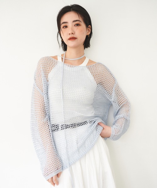 FMiBL（ファミル）の「かぎ編みオーバーサイズトップス（Tシャツ/カットソー・レディース・マスタード/ホワイト/ブルー・FREE）」の2枚目の写真