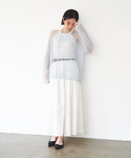 FMiBL（ファミル）の「かぎ編みオーバーサイズトップス（Tシャツ/カットソー・レディース・マスタード/ホワイト/ブルー・FREE）」の16枚目の写真