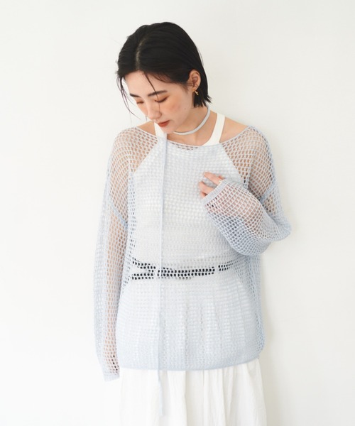 FMiBL（ファミル）の「かぎ編みオーバーサイズトップス（Tシャツ/カットソー・レディース・マスタード/ホワイト/ブルー・FREE）」の13枚目の写真