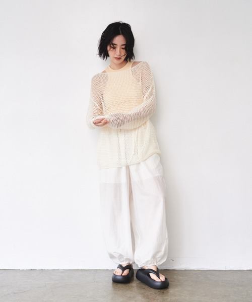 FMiBL（ファミル）の「かぎ編みオーバーサイズトップス（Tシャツ/カットソー・レディース・マスタード/ホワイト/ブルー・FREE）」の8枚目の写真