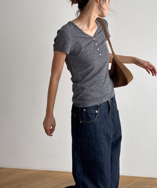 CANAL JEAN（キャナルジーン）の「El mar　レーヨン混ヘンリーTシャツ（Tシャツ/カットソー・レディース・ホワイト/ネイビー/ブラック/チャコールグレー・ONE SIZE）」の18枚目の写真